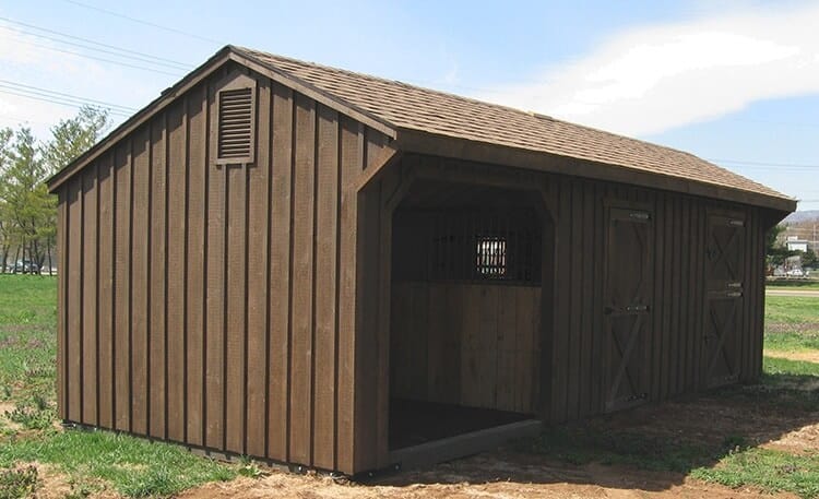 horse-barn-to-help-protect-horse-in-winter.jpg
