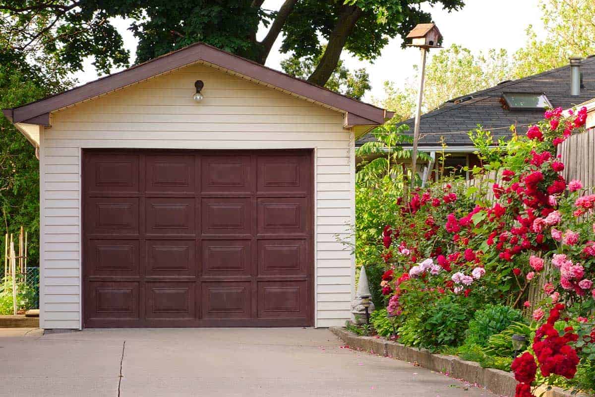 How Much It Costs to Build a Garage in 2024