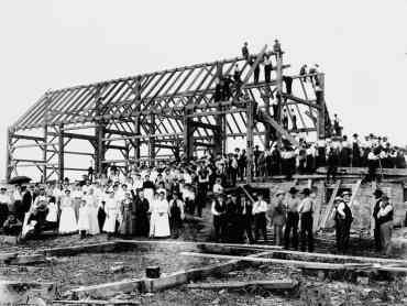 The History of Amish Barn Raising