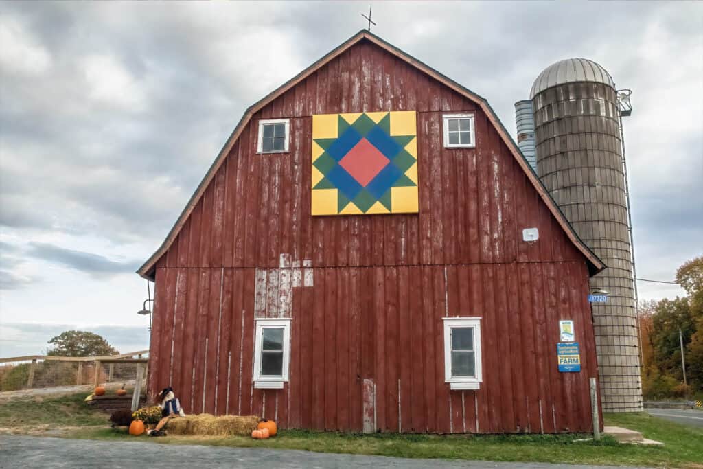 A design on a barn.