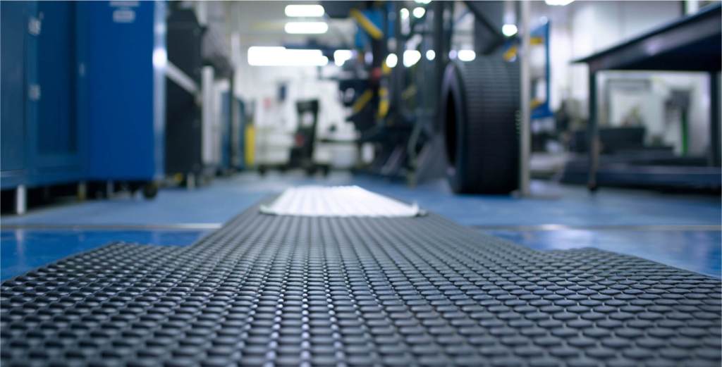 Anti-slip floor mat in an industrial workshop